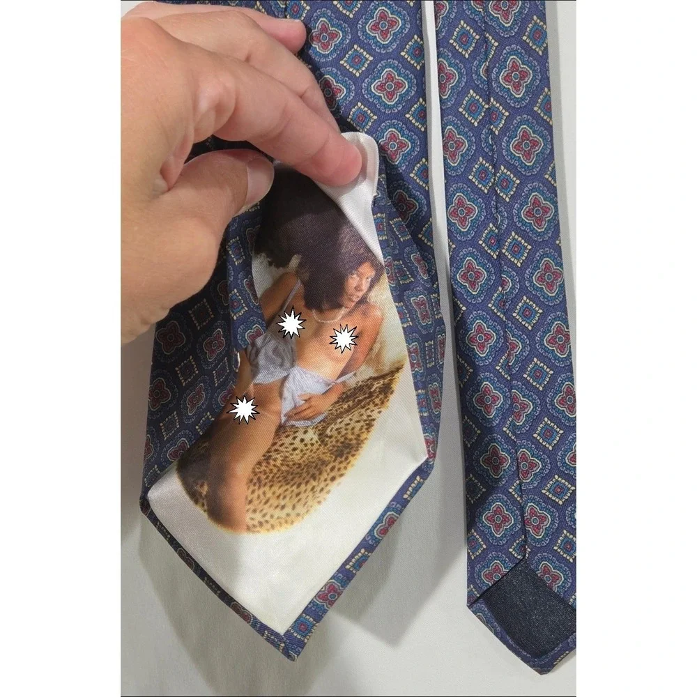 VTG Girls De Paris Peek A Boo Tie Pin Up Hidden Nude/Naked Woman Risque Novelty